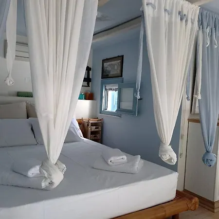 Dom wakacyjny Blue & White Cycladic House - 100m From The